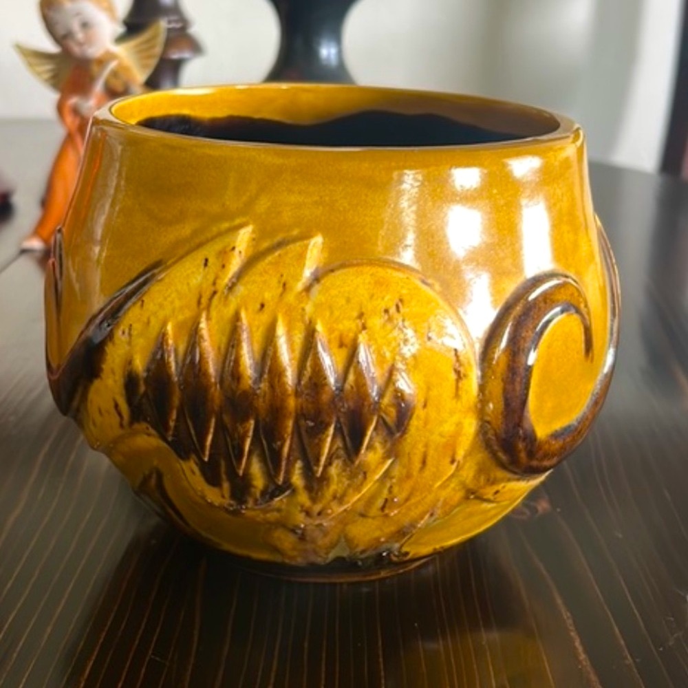 MCM Atlantic Mold Ceramic Floral Pot